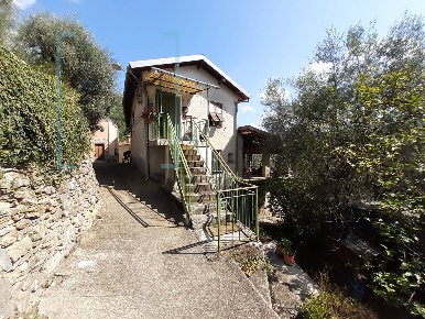 Foto Rustico in via san sebastiano, Pieve di Teco Centro di 150 m²
