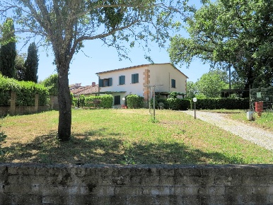 Foto Rustico a Gavorrano di 300 m² con 11 locali in vendita