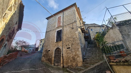 Foto Rustico in Via Manfredi, Arce Centro di 110 m² con 7 locali in vendita