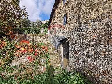 Foto Rustico in LOC. AL CASTELLETTO, Lucca Mutigliano - Torre di 83 m²