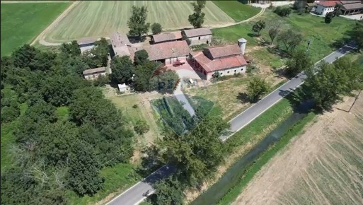 Foto Rustico in Strada consortile, Collecchio di 3450 m² con 30 locali