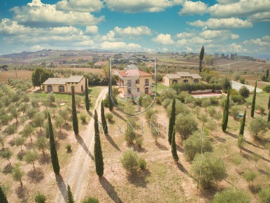 Foto Rustico in Località Case Sparse, Cortona Centro di 700 m² in vendita