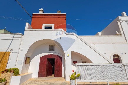 Foto Rustico in Via Vespri Siciliani, Fasano di 200 m² con 8 locali