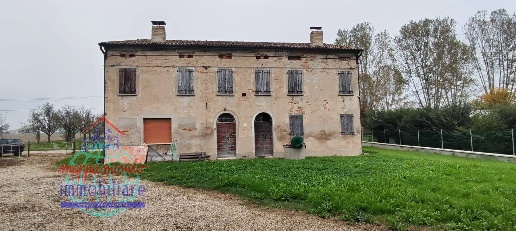 Foto Rustico in VIA GUZZINATI, Cento Frazioni Nord di 260 m² con 8 locali