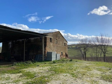 Foto Rustico a Ostra di 350 m² con 10 locali in vendita