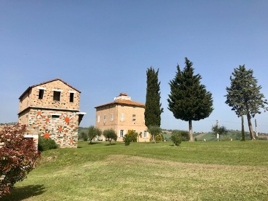 Foto Rustico in Montalto delle Marche contrada San Lorenzo, di 1000 m²
