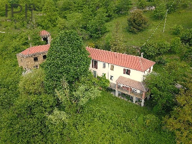 Foto Rustico in Puscheira, Serole di 600 m² con 14 locali in vendita