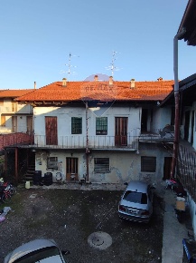 Foto Rustico in ENGALFREDO, Samarate Centro di 75 m² con 4 locali