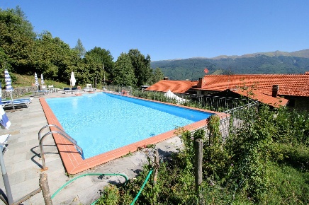 Foto Rustico in il volpino, San Marcello Piteglio di 900 m² con 30 locali