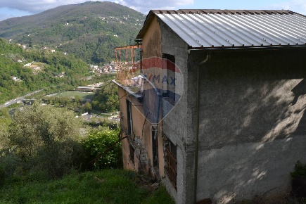 Foto Rustico in via Colla, Carasco Centro di 250 m² con 12 locali