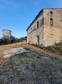 Foto Rustico in C.da Aso, Montefiore dell'Aso di 519 m² con 7 locali