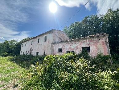 Foto Rustico in ARGIGNANO, Fabriano di 730 m² con 20 locali in vendita