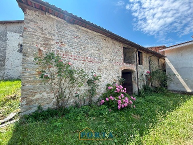 Foto Rustico in Borgata Ansaldi, Clavesana di 303 m² con 10 locali