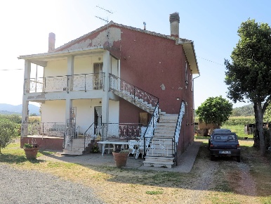 Foto Rustico a Gavorrano di 330 m² con 8 locali in vendita