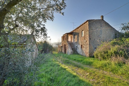 Foto Rustico a Volterra Centro di 1100 m² con 15 locali in vendita
