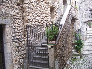 Foto Rustico a Sermoneta di 450 m² con 12 locali in vendita