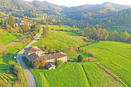Foto Rustico in via agricoltura, Caprino Bergamasco di 1200 m² in vendita