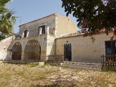 Foto Rustico in C.da Piani, Scicli di 800 m² con 10 locali in vendita