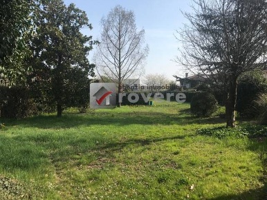 Foto Rustico a Povegliano Centro di 600 m² con 10 locali in vendita