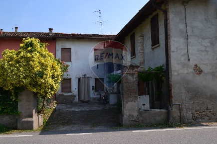Foto Rustico in via Acquafredda, Visano Centro di 350 m² con 10 locali