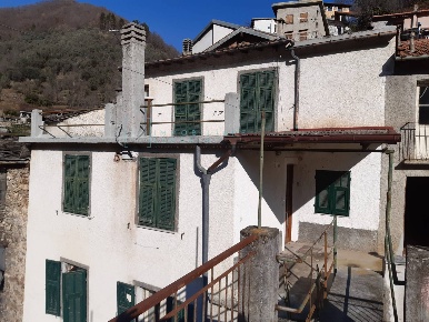 Foto Rustico in Via Sant'anna, Pornassio di 120 m² con 5 locali in vendita