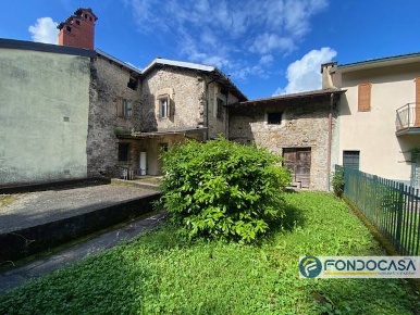 Foto Rustico a Costa Serina Costa Di Serina di 96 m² con 4 locali