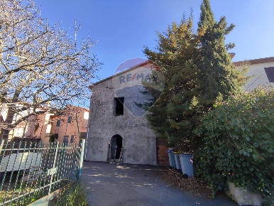 Foto Rustico a Foligno Sant'Eraclio, Case Vecchie di 160 m² con 4 locali