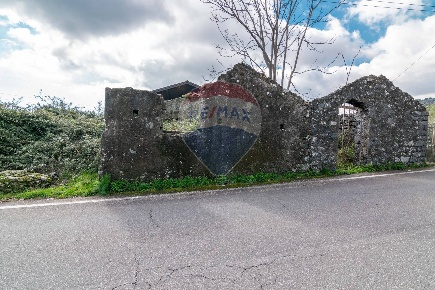 Foto Rustico in Strada Provinciale 68 Presa-Vena, Piedimonte Etneo di 50 m²