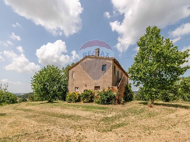 Foto Rustico a Todi di 1000 m² con 18 locali in vendita