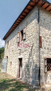 Foto Rustico a Santa Fiora Centro di 265 m² con 10 locali in vendita