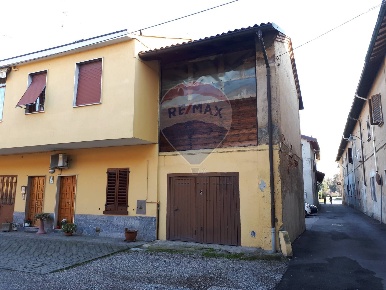 Foto Rustico in via Stretta, Cornaredo Centro di 55 m² con 2 locali