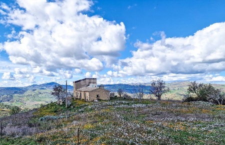 Foto Rustico in contrada pacinosi, Nissoria di 230 m² con 9 locali