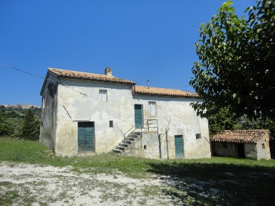 Foto Rustico in Via Cese, Cupramontana di 190 m² con 5 locali in vendita
