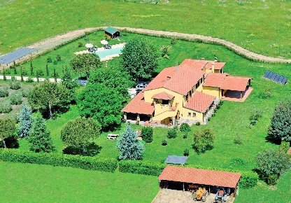 Foto Rustico a Massa Marittima di 500 m² con 10 locali in vendita
