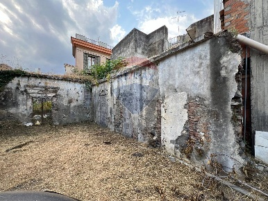 Foto Rustico in via marano, Giarre Centro di 125 m² con 4 locali in vendita