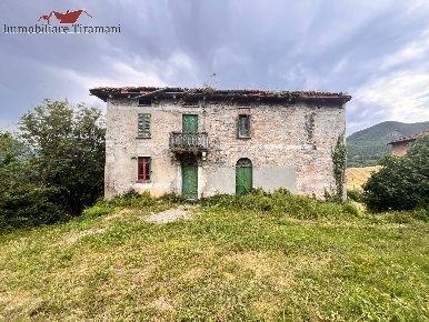Foto Rustico in San Giorgio, Morfasso di 332 m² con 6 locali in vendita