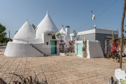 Foto Baita in C.da Certosa, Ostuni Campanile, Fumarola, Cavalleriza