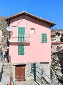 Foto Rustico in pornassio, Pornassio di 100 m² con 4 locali in vendita