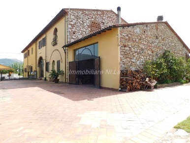Foto Rustico in Via Della Casina, San Giuliano Terme di 474 m² con 9 locali