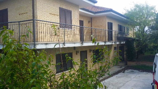 Foto Rustico a Isernia Centro di 500 m² con 9 locali in vendita