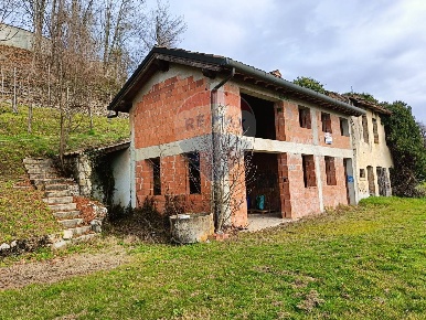 Foto Rustico in Via Chiesa, Farra di Soligo Centro di 5756 m² con 2 locali