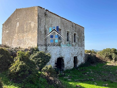 Foto Rustico in Via Campesi, Aglientu di 402 m² con 10 locali in vendita