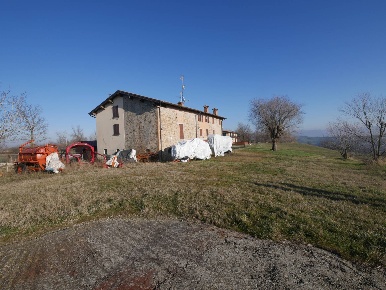 Foto Rustico a Serramazzoni di 300 m² con 5 locali in vendita