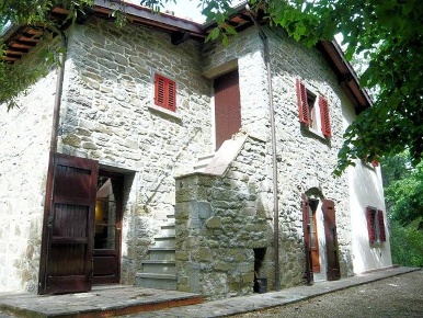 Foto Rustico a Loro Ciuffenna di 115 m² con 8 locali in vendita