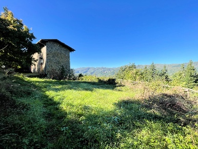 Foto Rustico a Pescia Castelli, Pescia Nord di 300 m² con 7 locali