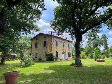 Foto Rustico in via la pace, Bucine Torre di 410 m² con 10 locali