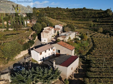 Foto Rustico a Soave Centro di 98 m² con 3 locali in vendita