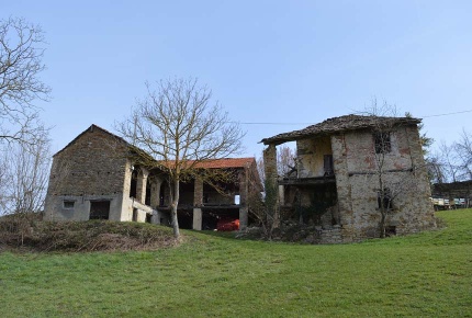 Foto Rustico a Mombarcaro di 250 m² con 15 locali in vendita