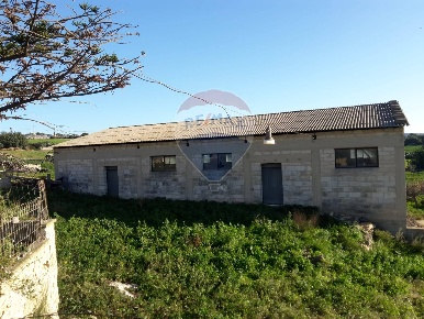 Foto Rustico in contrada Granaro, Comiso di 380 m² con 5 locali in vendita