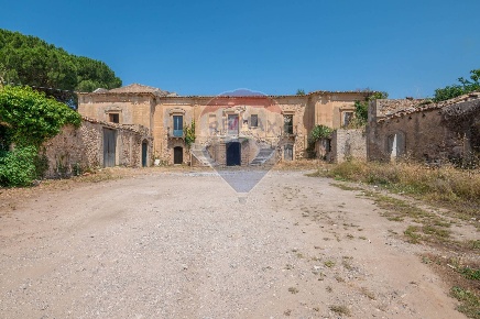 Foto Rustico in Contrada Sant'Antonino, Comiso di 800 m² con 15 locali